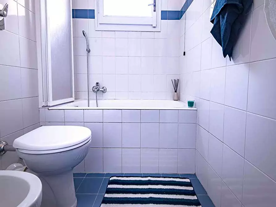 Immagine 20 di Camera in affitto  in Viale Ca' Granda2 a Milano