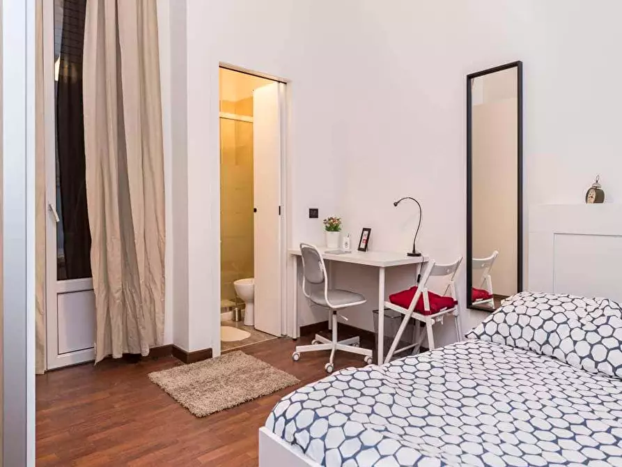 Immagine 4 di Camera in affitto  in Via Giulio Tarra1 a Milano