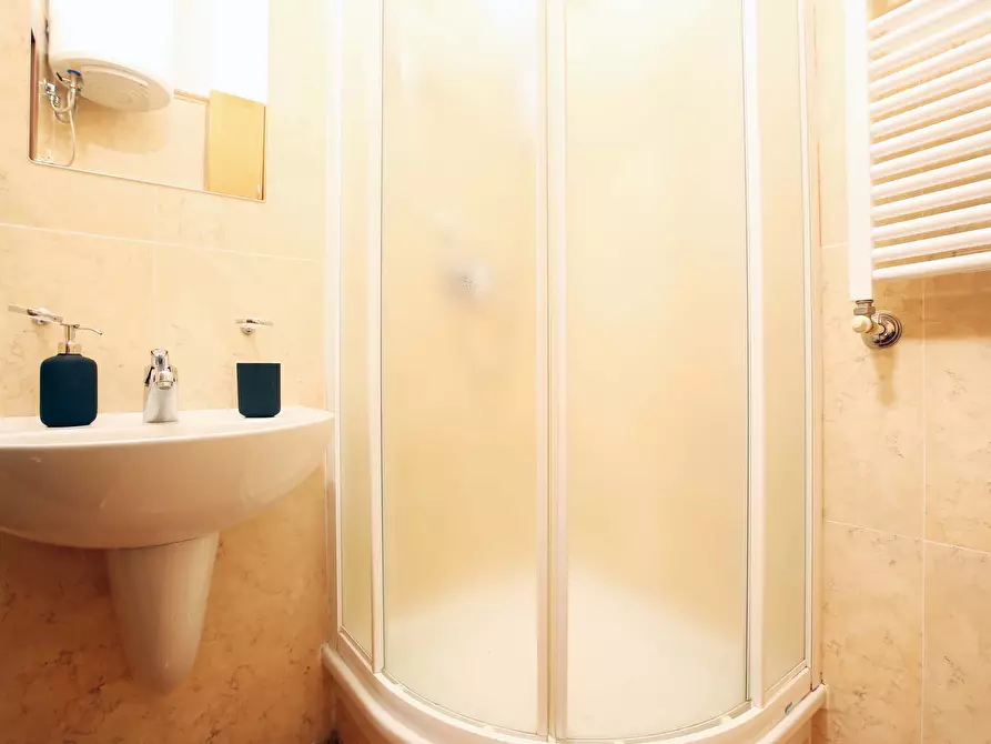 Immagine 27 di Camera in affitto  in Via Benjamin Constant2 a Milano