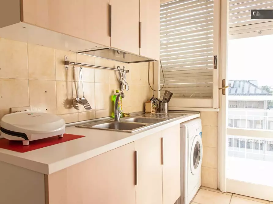 Immagine 3 di Camera in affitto  in Viale Jonio2 a Roma