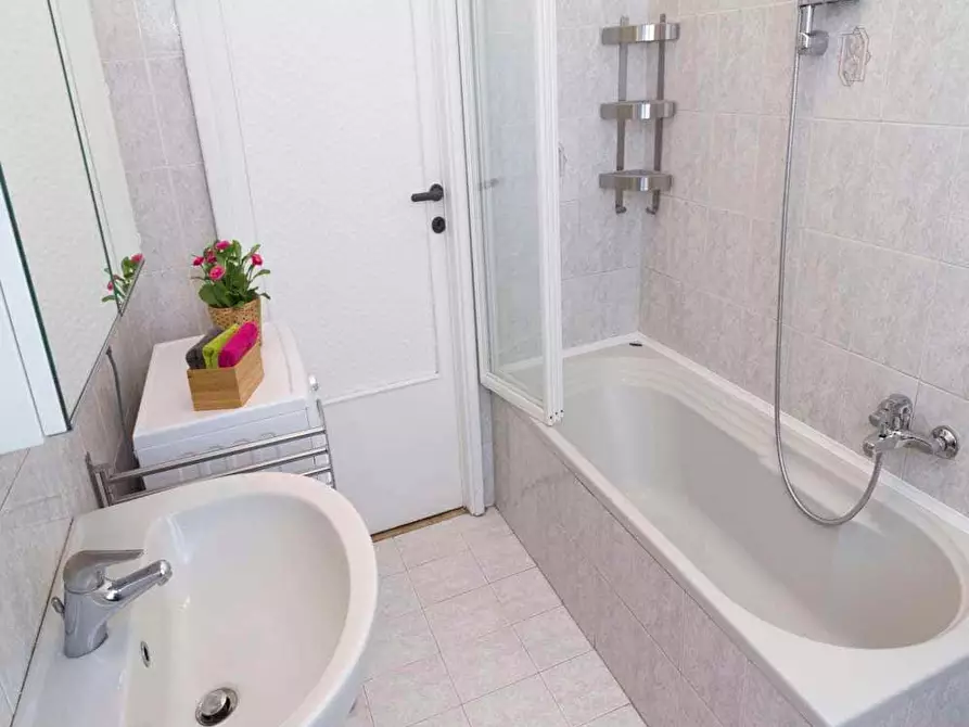 Immagine 22 di Camera in affitto  in Via Tarquinio Prisco3 a Milano