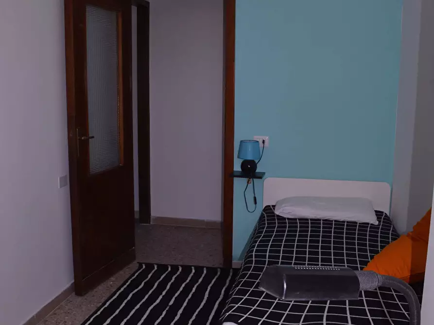 Immagine 2 di Camera in affitto  in Via dei Giudicati1 a Cagliari