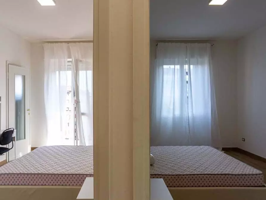 Immagine 41 di Camera in affitto  in Viale San Gimignano4 a Milano