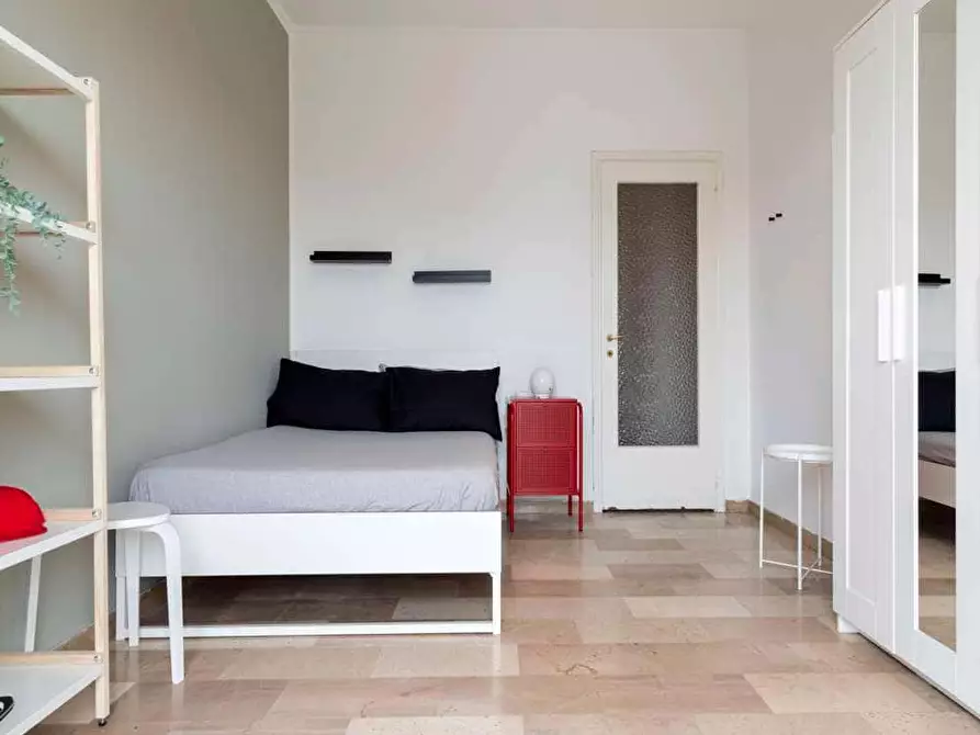 Immagine 5 di Camera in affitto  in Via Arcivescovo Romilli4 a Milano