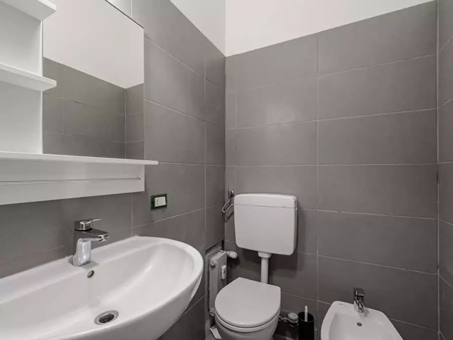 Immagine 11 di Camera in affitto  in Via Curtatone14 a Milano