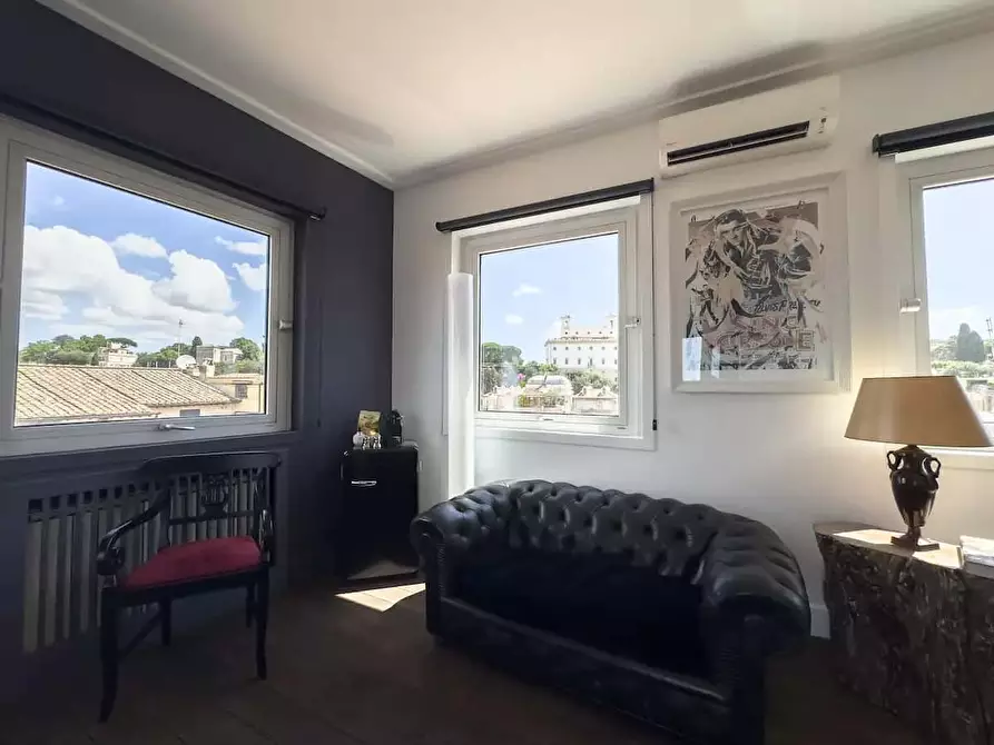 Immagine 5 di Appartamento in affitto  in Via Mario de' Fiori42 a Roma