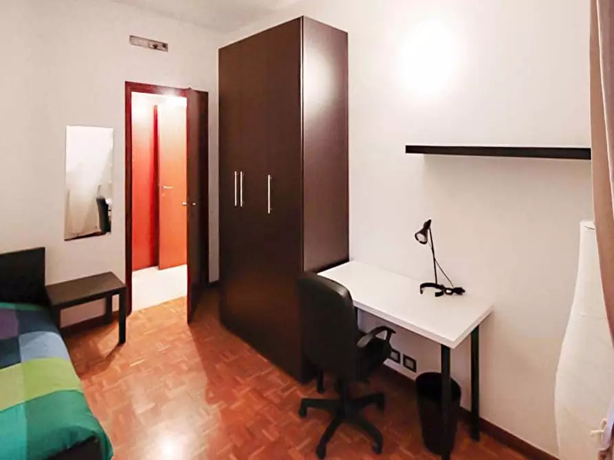 Immagine 2 di Camera in affitto  in Via Emilio De Marchi8 a Milano