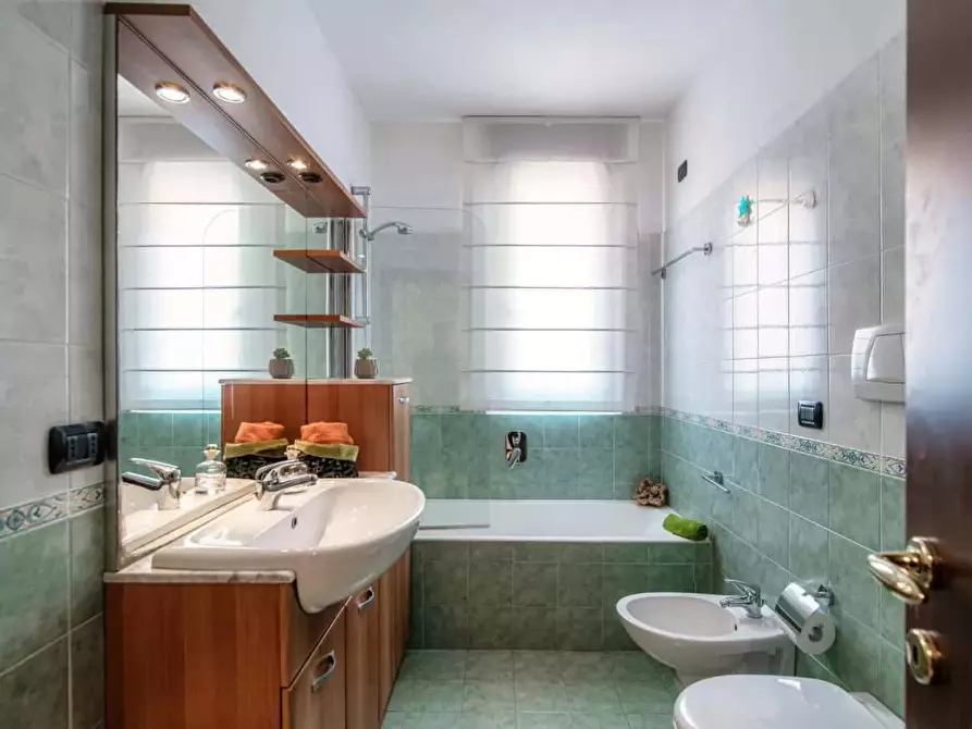 Immagine 37 di Appartamento in affitto  in Via Bellinzona a Como