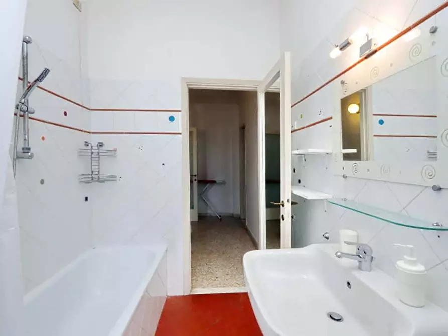 Immagine 18 di Camera in affitto  in Via Vincenzo Bellini56 a Firenze