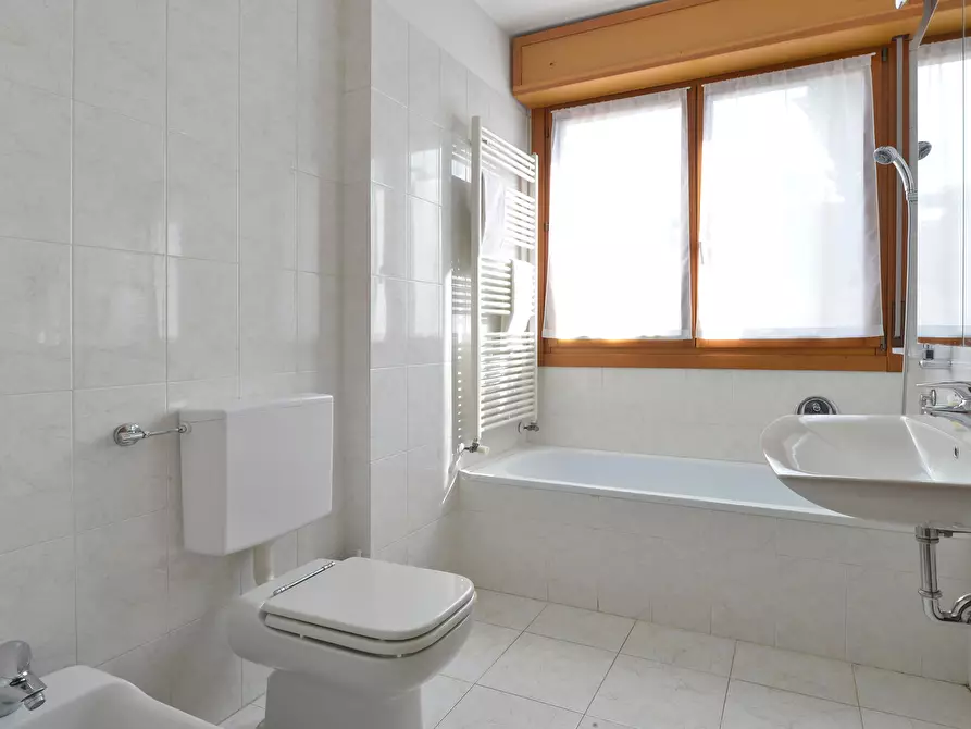 Immagine 14 di Appartamento in affitto  in Via Emilia Levante43 a Bologna