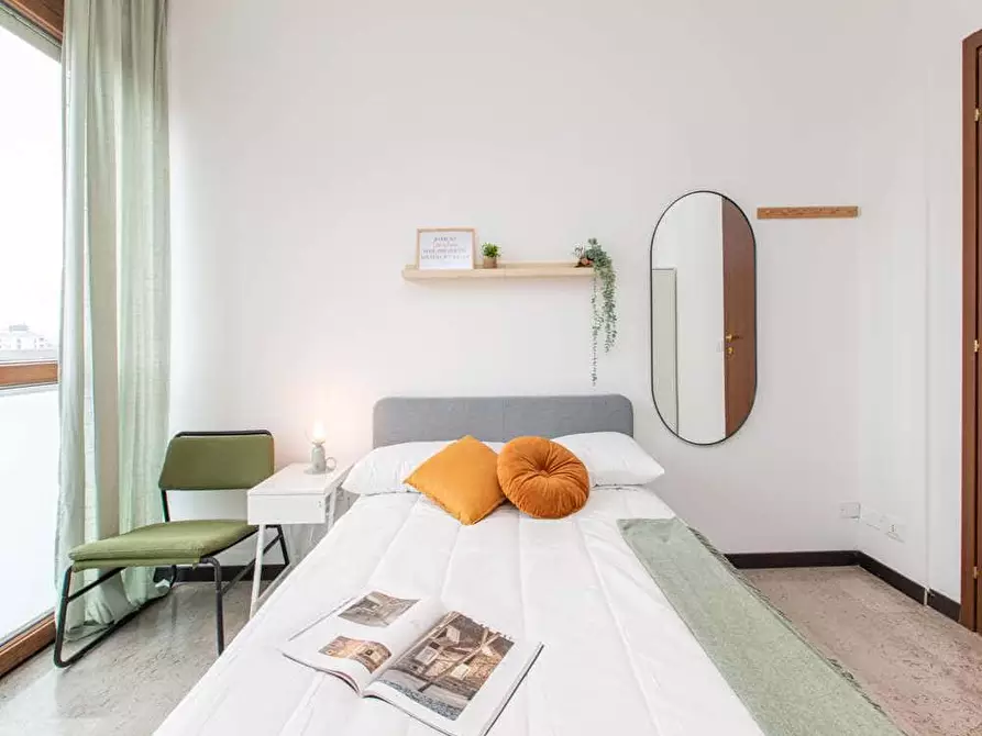 Immagine 9 di Camera in affitto  in Viale Sondrio7 a Milano