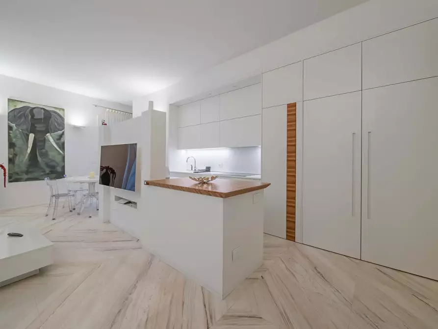 Immagine 9 di Appartamento in affitto  in Corso Europa10 a Milano