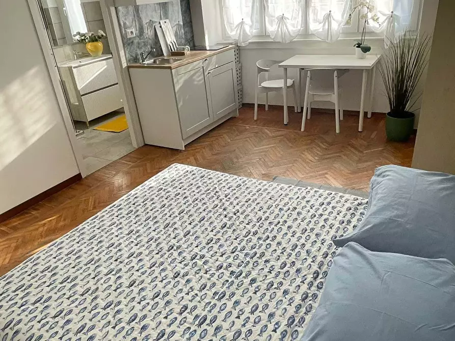 Immagine 3 di Camera in affitto  in Viale Coni Zugna43 a Milano