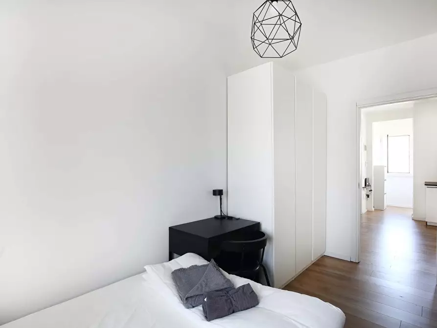 Immagine 4 di Camera in affitto  in Via Benjamin Constant6 a Milano