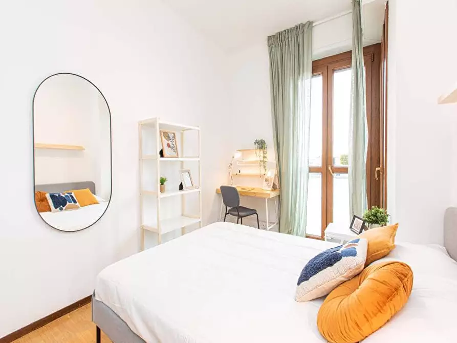 Immagine 9 di Camera in affitto  in Viale Sondrio7 a Milano