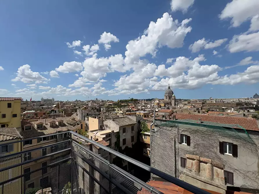 Immagine 4 di Appartamento in affitto  in Via Mario de' Fiori42 a Roma