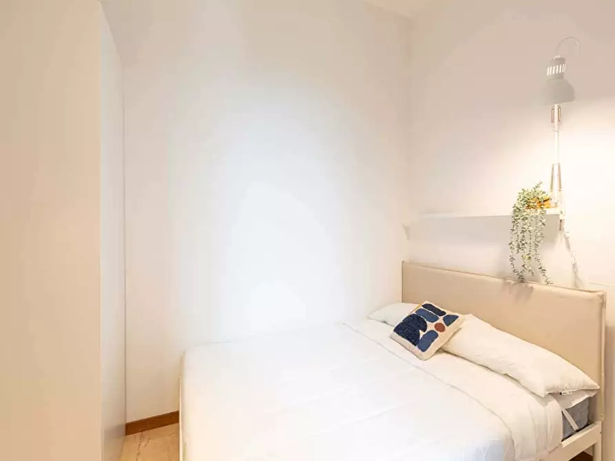 Immagine 1 di Camera in affitto  in Via Salvatore Barzilai9 a Milano