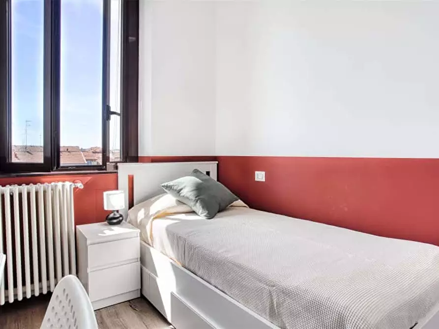 Immagine 3 di Camera in affitto  in Via Giovanni Pezzotti44 a Milano