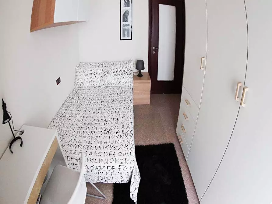Immagine 1 di Camera in affitto  in Via Angelo de Vincenti6 a Milano