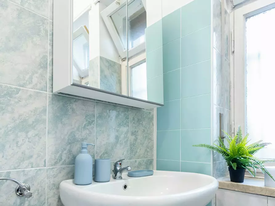 Immagine 18 di Camera in affitto  in Via Elba a Torino