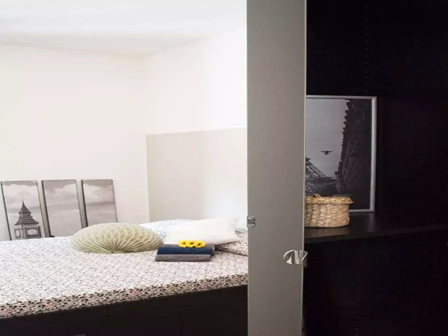 Immagine 2 di Camera in affitto  in Viale Tunisia13 a Milano