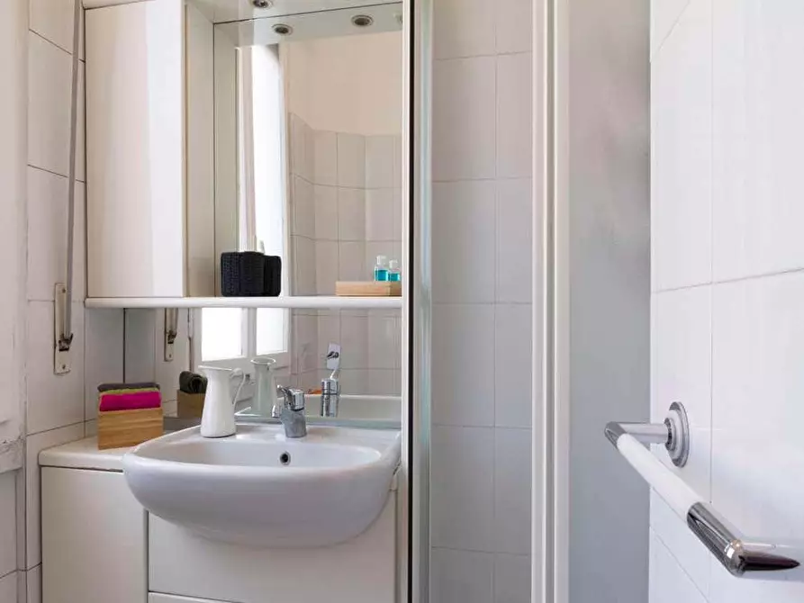 Immagine 29 di Camera in affitto  in Via Salvatore Barzilai15 a Milano