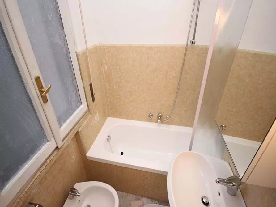 Immagine 38 di Camera in affitto  in Via Salvatore Barzilai15 a Milano