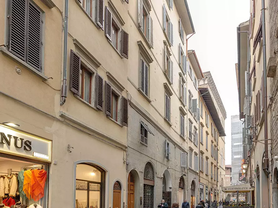 Immagine 13 di Appartamento in affitto  in Via dei Tavolini1 a Firenze
