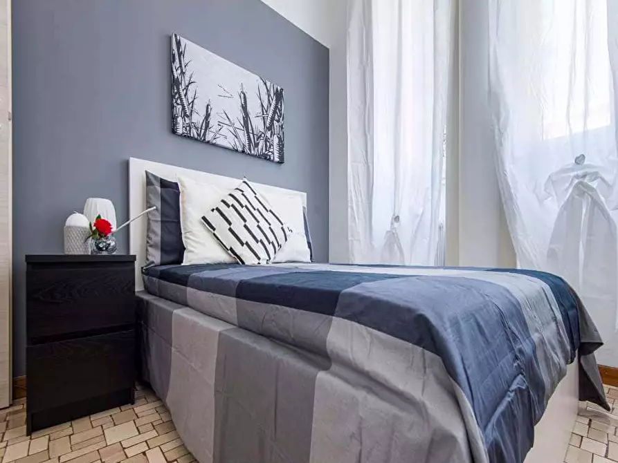 Immagine 2 di Camera in affitto  in Viale Legioni Romane5 a Milano