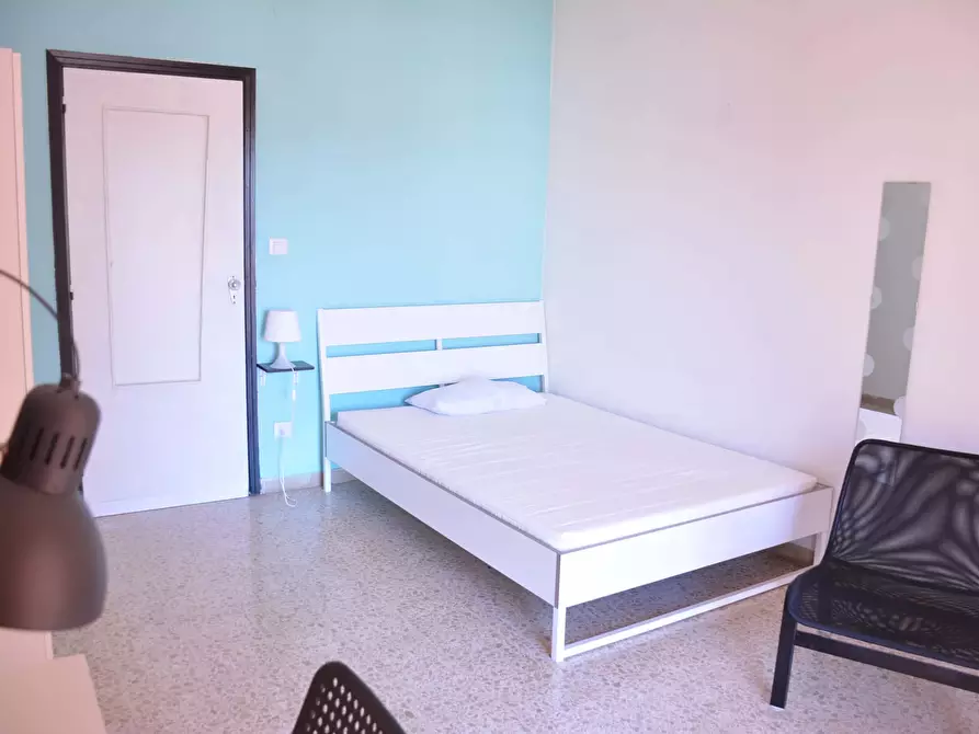 Immagine 1 di Camera in affitto  in Via Ingurtosu9 a Cagliari