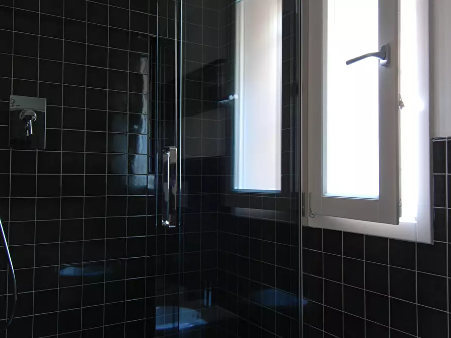 Immagine 15 di Appartamento in affitto  in Via Rizzoli18 a Bologna