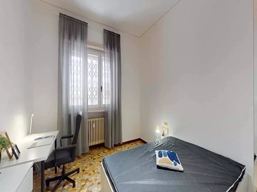 Immagine 5 di Camera in affitto  in Via Anco Marzio4 a Milano