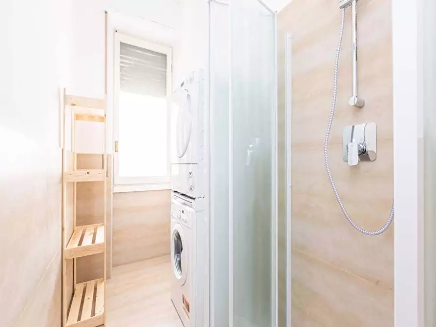 Immagine 34 di Camera in affitto  in Viale Romagna5 a Milano