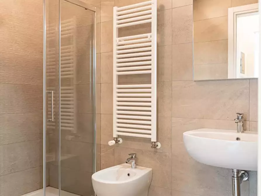 Immagine 14 di Appartamento in affitto  in Via Ippolito Rosellini2 a Milano