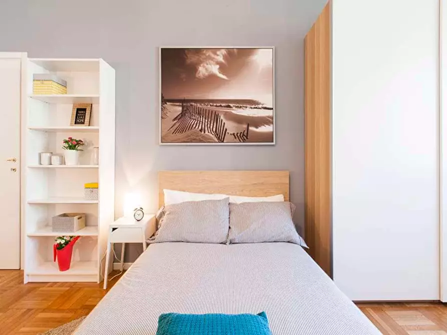 Immagine 6 di Camera in affitto  in Viale Emilio Caldara9 a Milano