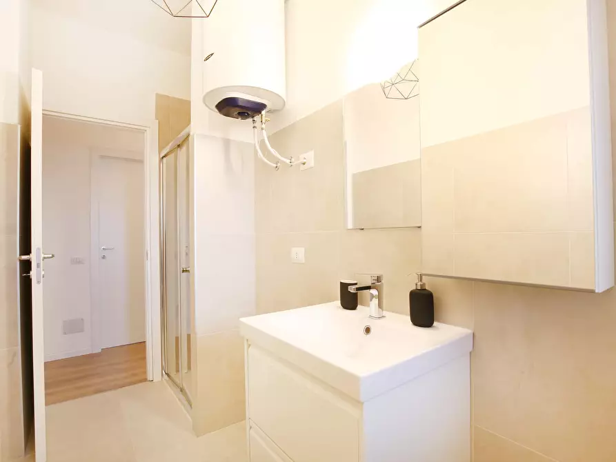 Immagine 24 di Camera in affitto  in Via Carlo Marx26 a Milano