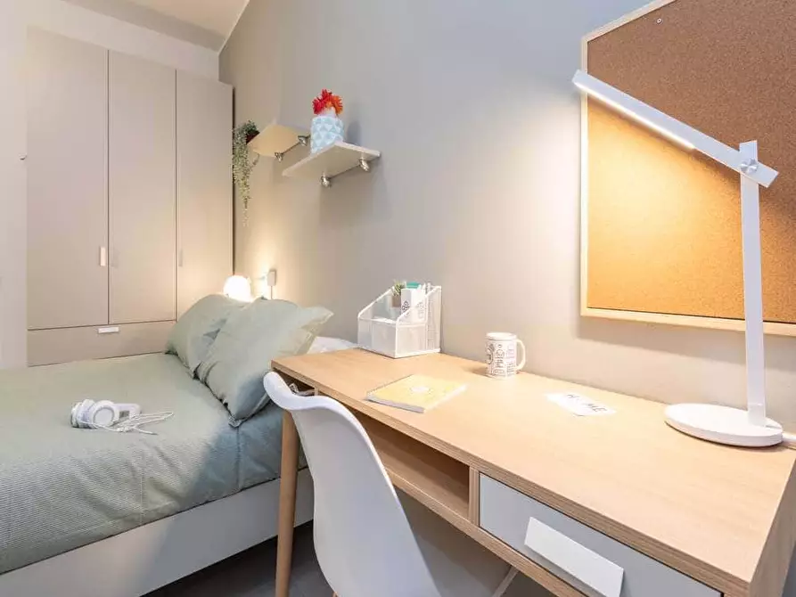 Immagine 16 di Camera in affitto  in Via Salasco1 a Milano