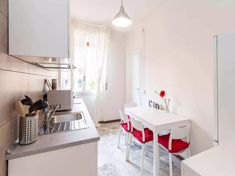 Immagine 17 di Camera in affitto  in Via Lorenteggio80 a Milano