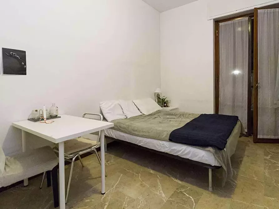 Immagine 15 di Camera in affitto  in Via Perugino a Milano
