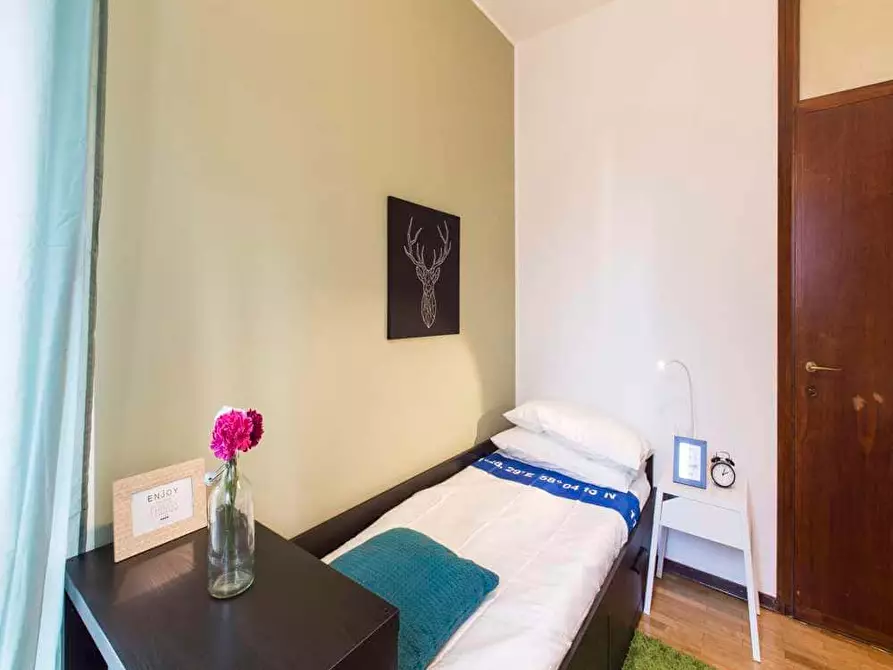 Immagine 45 di Camera in affitto  in Via Rubens23 a Milano