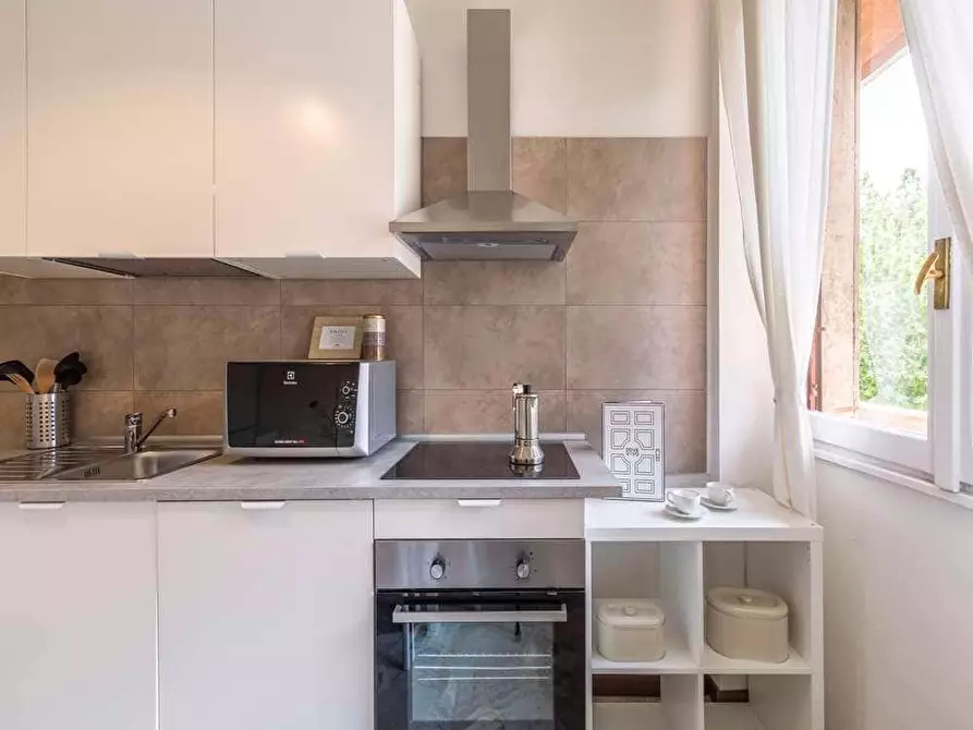 Immagine 24 di Camera in affitto  in Via Lorenteggio80 a Milano