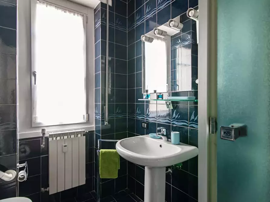 Immagine 42 di Appartamento in affitto  in Via Rezzonico a Como