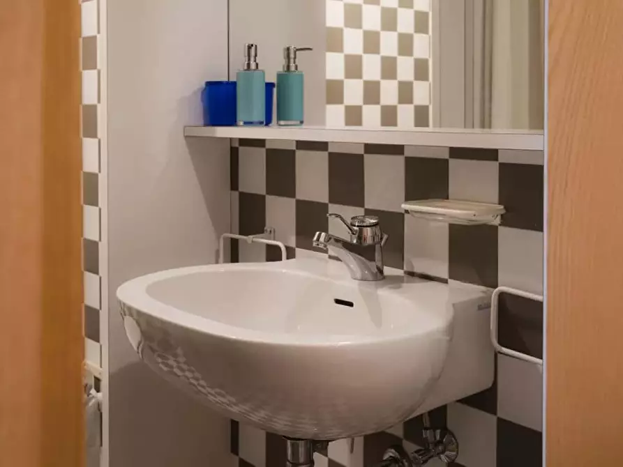 Immagine 3 di Appartamento in affitto  in Via Mandron1 a Dorsino