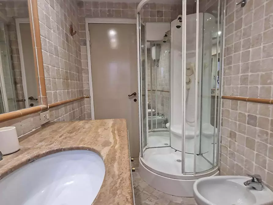 Immagine 15 di Camera in affitto  in Via Attilio Ambrosini1 a Roma