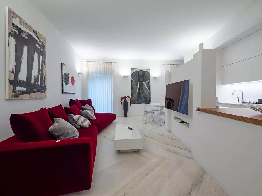 Immagine 2 di Appartamento in affitto  in Corso Europa10 a Milano