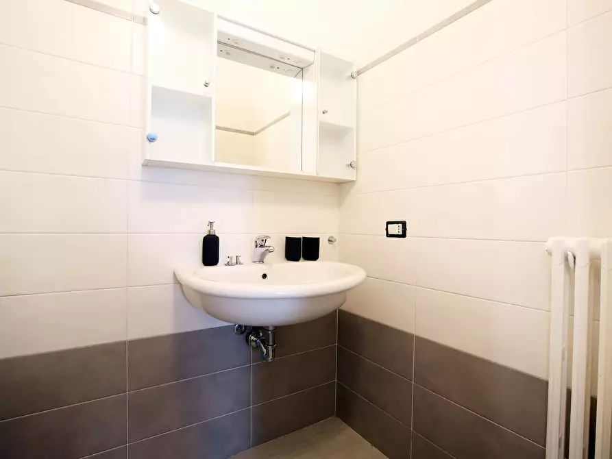 Immagine 25 di Camera in affitto  in Via Carlo Marx12 a Milano