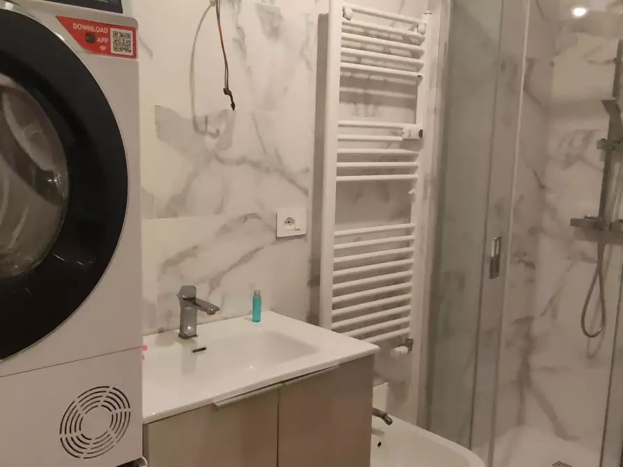 Immagine 9 di Camera in affitto  in Via Lorenteggio205 a Milano