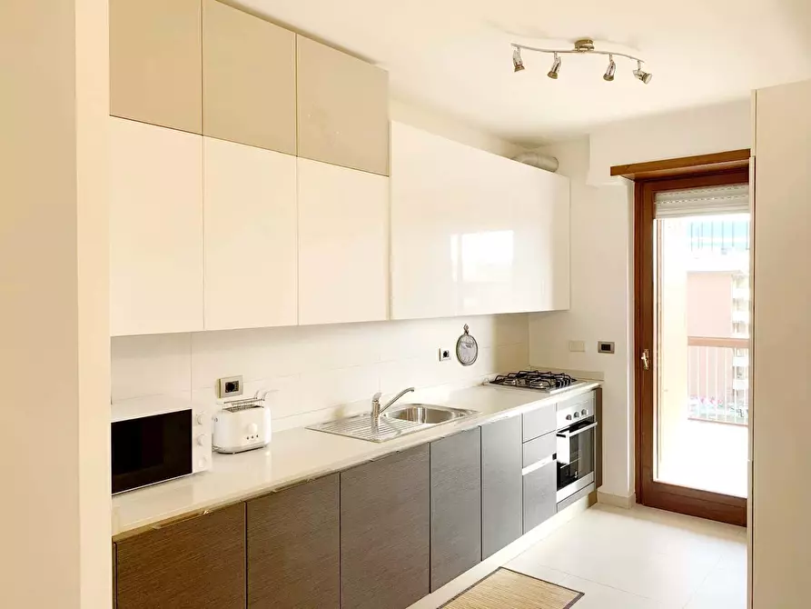 Immagine 2 di Appartamento in affitto  in Viale della Grande Muraglia59 a Roma