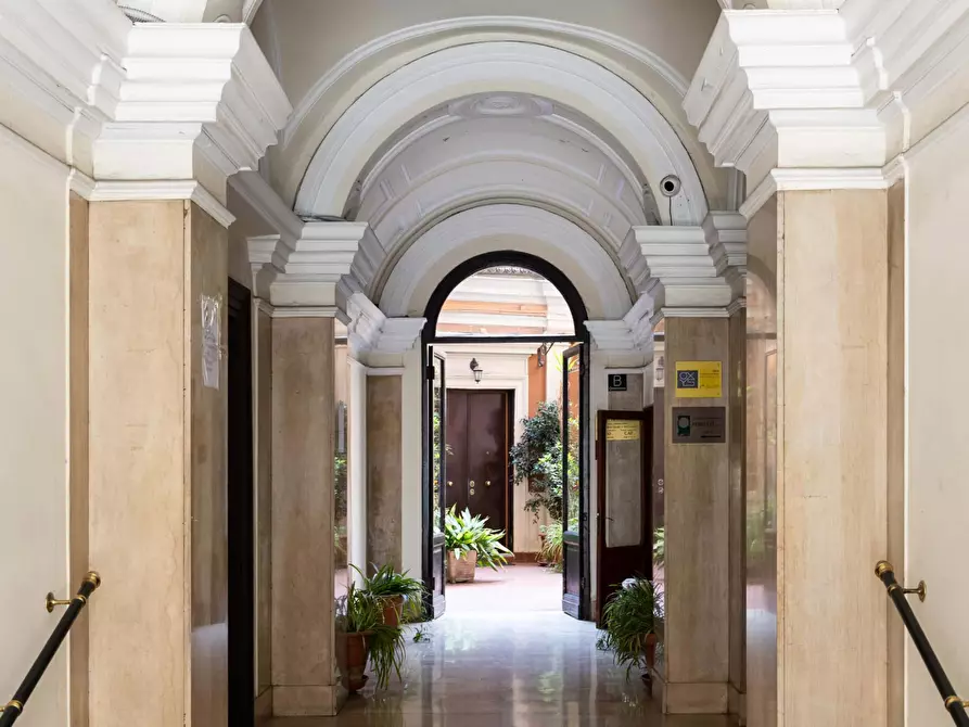 Immagine 33 di Appartamento in affitto  in Via Torino7 a Roma