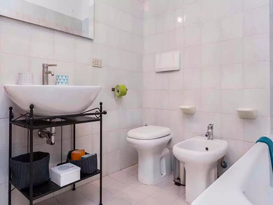 Immagine 30 di Camera in affitto  in Viale Monte Santo8 a Milano